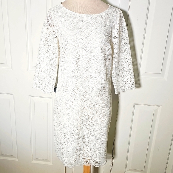 Ralph Lauren White Sheath Lace. Dress with Bateau Neckline. Excelent Condion. 10 - Picture 1 of 13